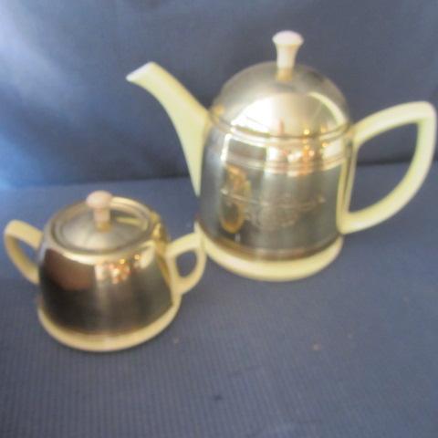 lot 84 image: Hall China Tea Pot & Sugar