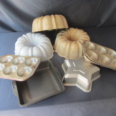lot 86 image: Baking Pans, Bundt, Star