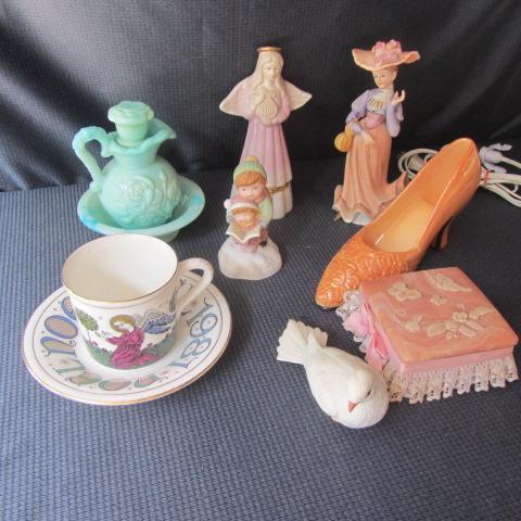 lot 89 image: Royal Doulton Cup, Trinket Boxes