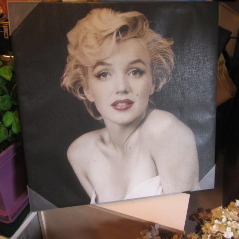 lot 9 image: Marilyn Monroe Canvas