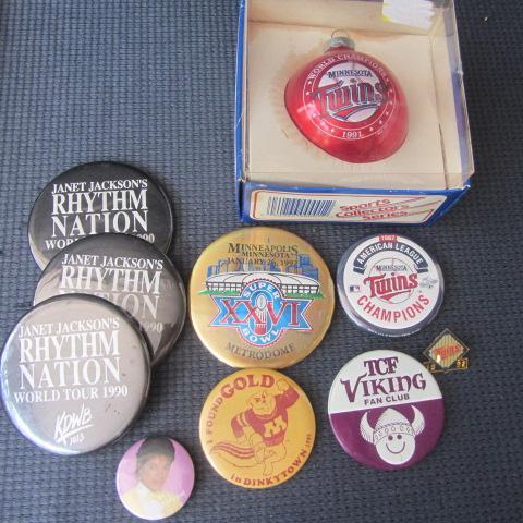 lot 93 image: Twins, Gophers, Vikings Buttons
