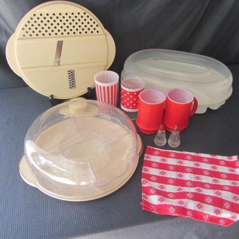 lot 98 image: Relish Set, Red & White