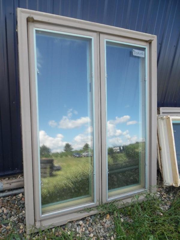 lot 20 image: Crank Out Windows