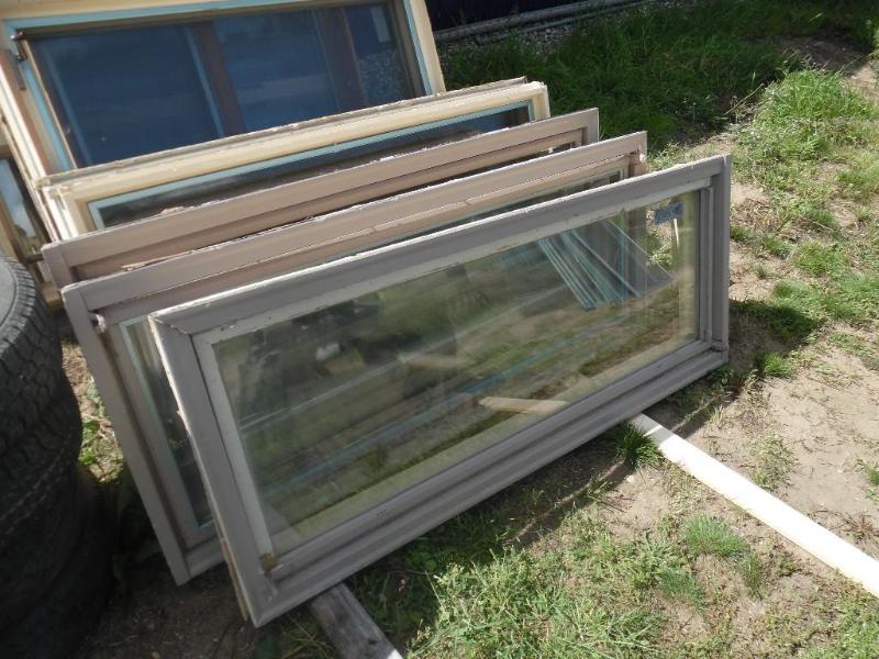 lot 22 image: Crank Out Windows