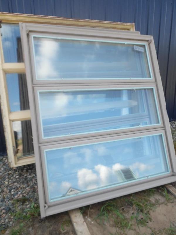 lot 23 image: Crank Out Windows