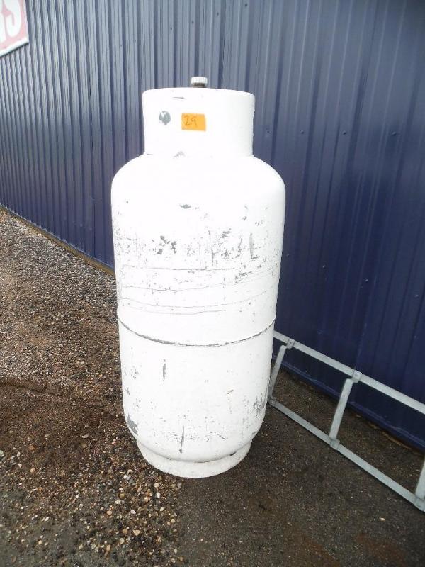 lot 29 image: Propane tank