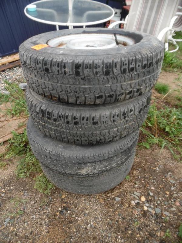 lot 31 image: Pickup tires