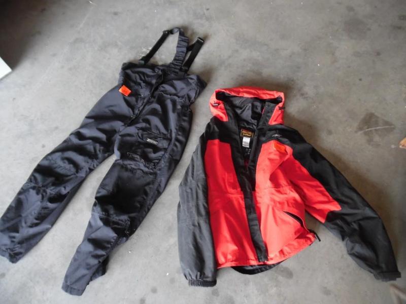 lot 33 image: Stearns rain gear