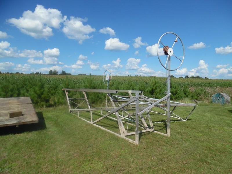 lot 4 image: Pontoon Boat Lift