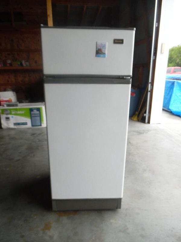 lot 7 image: LP Gas refrigerator