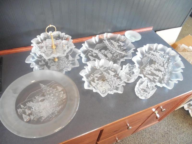 lot 8 image: Etched glassware