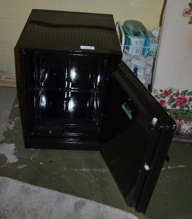 lot 120A image: Meilink combination safe 19x19x28". ...