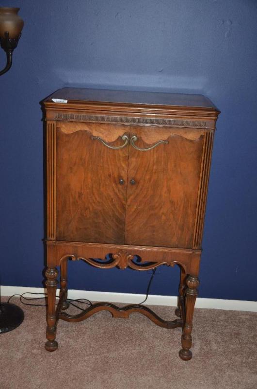 lot 132 image: Brunswick , wood liquor cabinet  antique pho...