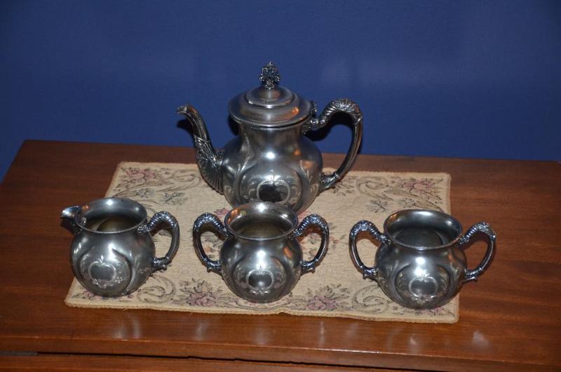 lot 136 image: Richfield tea set, silver plated teapot is 8&...