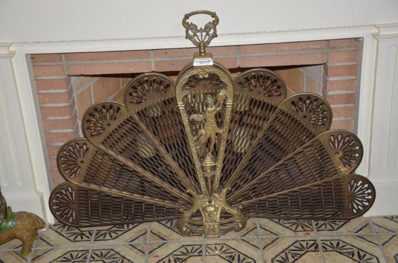 lot 140 image: Folding metal fireplace screen 33x48"...