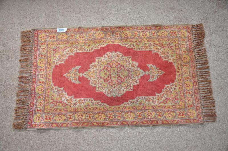 lot 147 image: Expensive Turkis rug from Istanbul 45x25"...