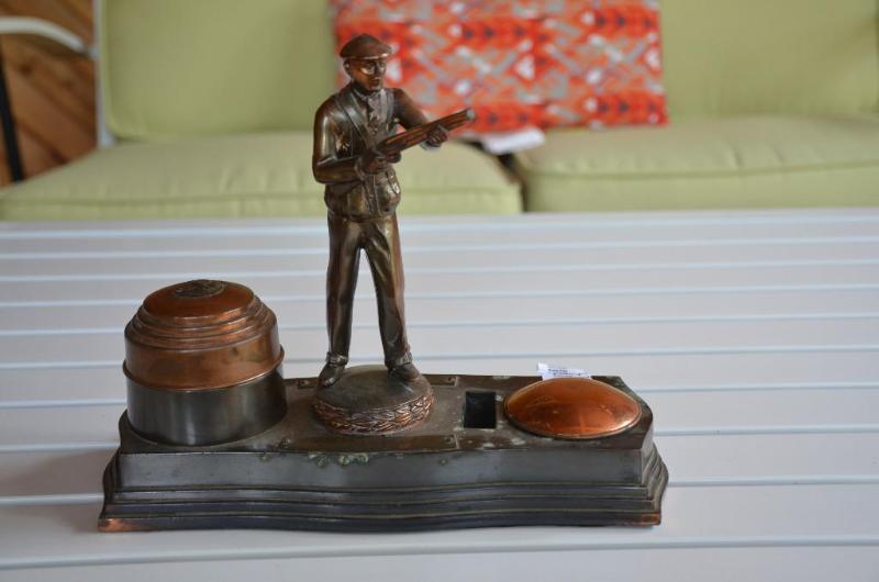 lot 172 image: 1940 National Skeet Assoc. Metal trophy 10x9&...