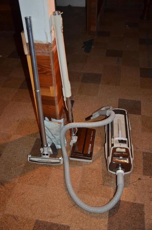 lot 248 image: Electrolux Automatic Control vacuum cleaner, ...