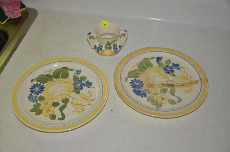lot 102 image: Red  Wing matching two plates and one cu...