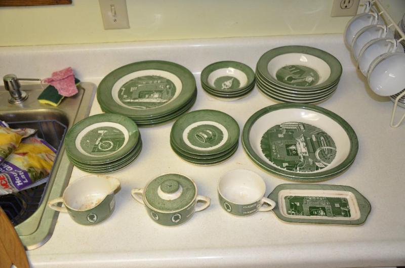 lot 110 image: Vintage Colonial Homestead green dish set...