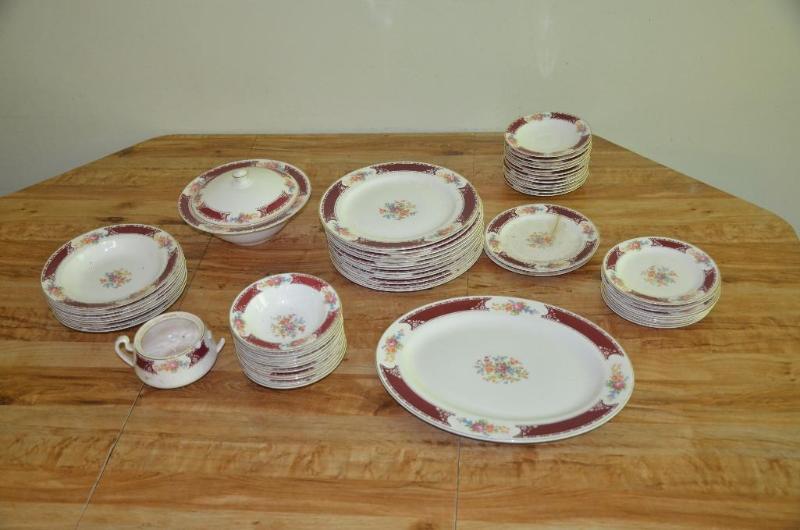 lot 114 image: Homer Laughlin china set...