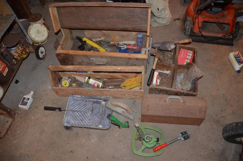lot 134 image: Tools & tool chests - wood tool chest 34x...
