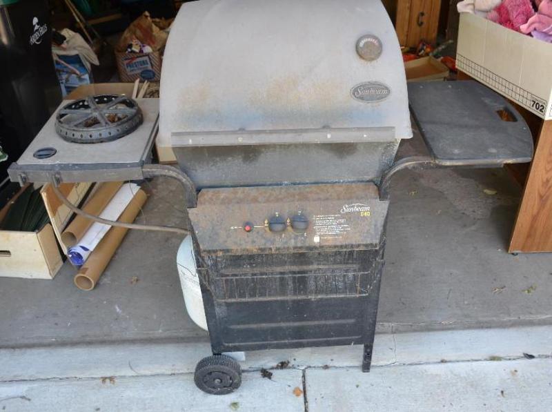 lot 135 image: Sunbeam 640 barbaque...