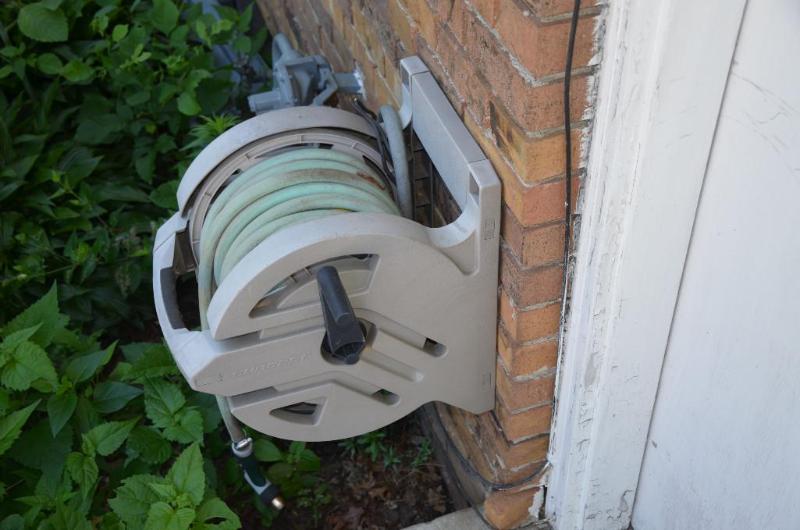 lot 136 image: Hose real and hose. Bring tools to detach fro...