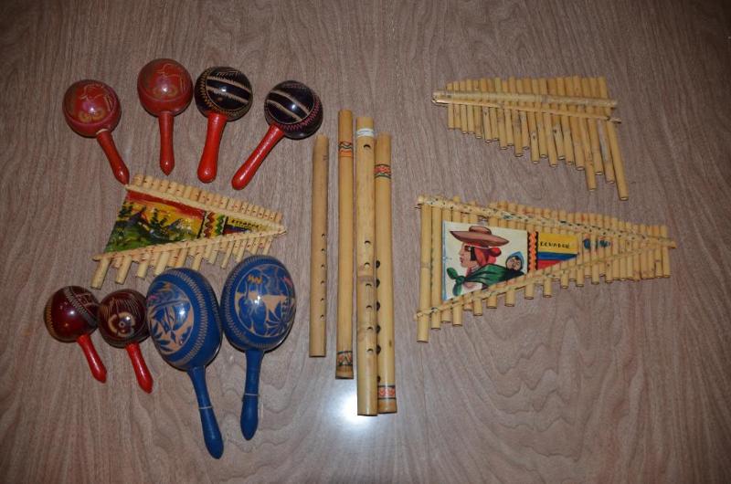 lot 152 image: Indigenous musical instruments from Ecuador....