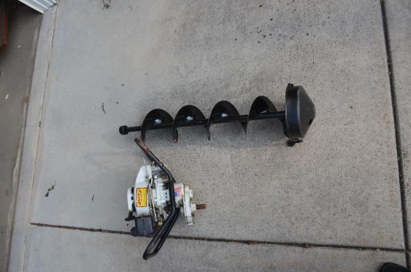 lot 15A image: Jiffy gas Ice Auger, model 30, engine turns o...