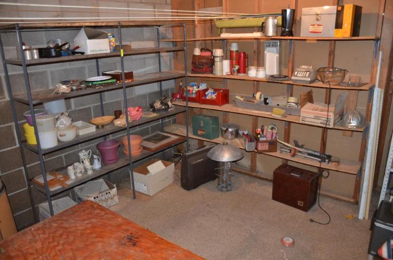 lot 171 image: Metal shelving and Contents of shelves - proj...