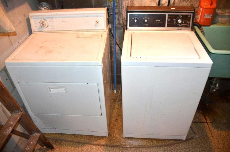 lot 18 image: Kenmore dryer model 97573220 75723 natural ga...