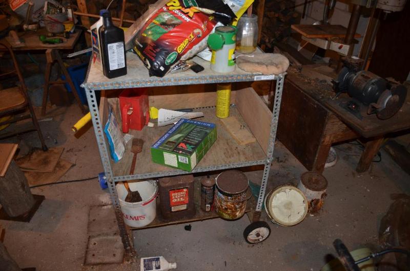 lot 184 image: Metal cart on wheels, 24x24x38" with con...
