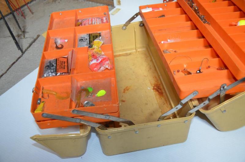 lot 3A image: Bass Boss tackle box with items seen - Old Pa...