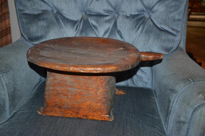 lot 47 image: Hand carved wood stool made in Ecuador. 17x7x...