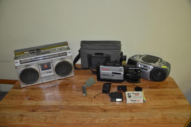 lot 71 image: Electronics - Sanyo model M9935K cassette ste...