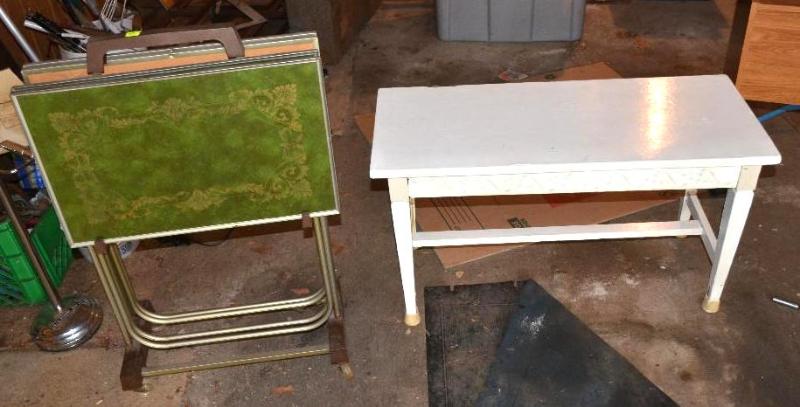 lot 74 image: Antique wood Tonkbench piano bench 36x15"...