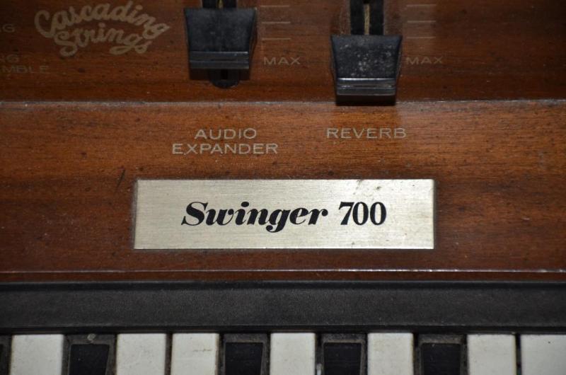 the entertainer swinger 700 electric organ