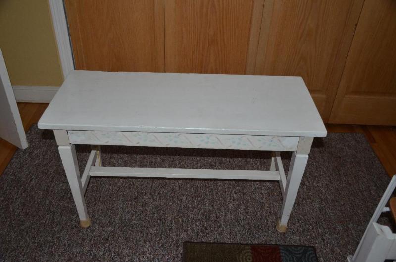 lot 85 image: Antique wood Tonkbench piano bench 36x15"...