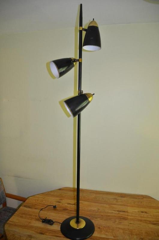 lot 94 image: Vintage floor lamp 60" tall...