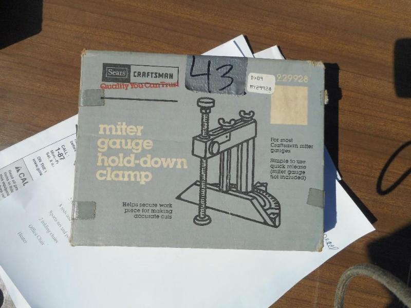 Miter gauge clamp