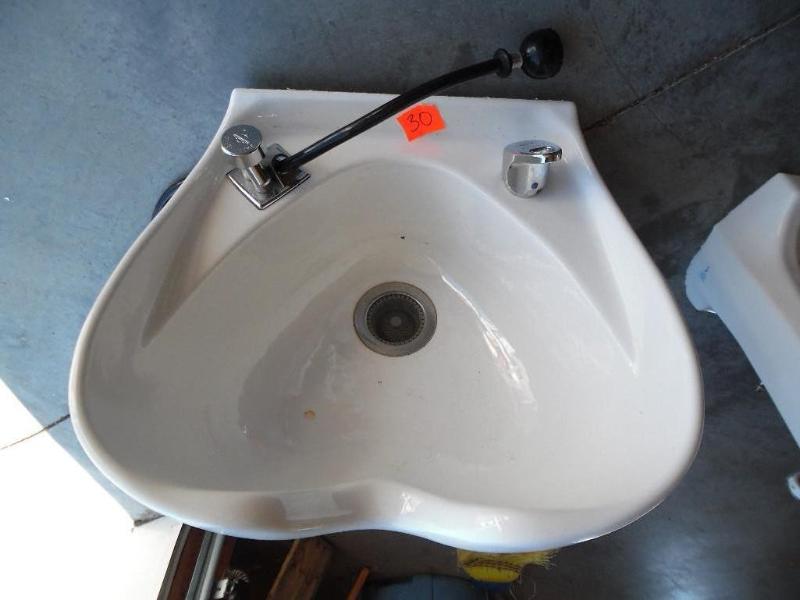 Hair washing sink