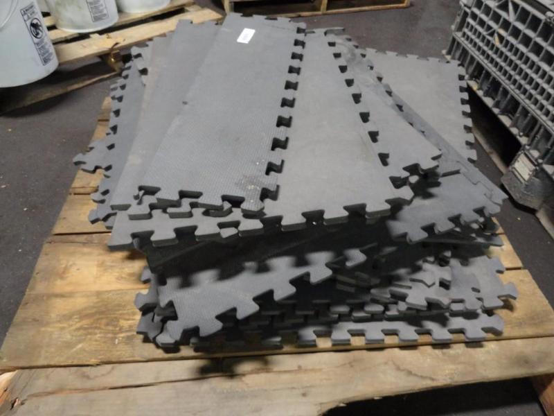 lot 208 image: Assorted Anti-Fatigue Mats...
