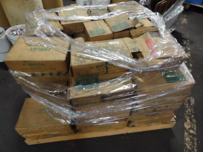 lot 260 image: Pallet of Bostitch Staples, Approximate 475,0...