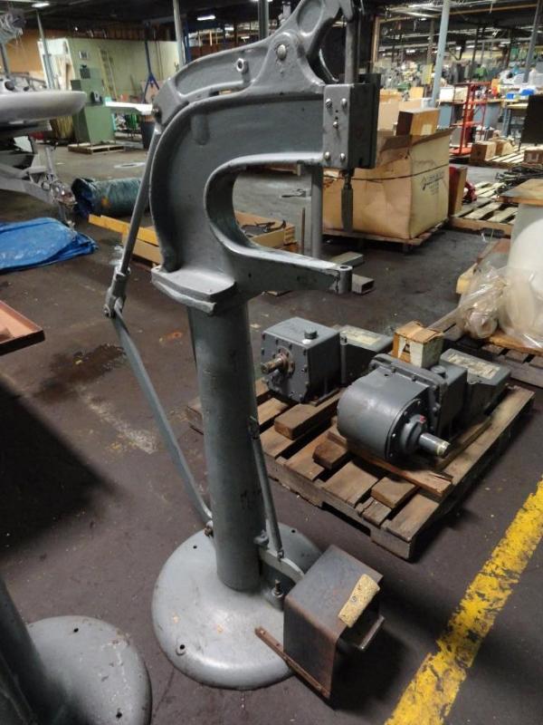lot 262 image: Pedestal Foot Shear, 11" Throat, 60"...