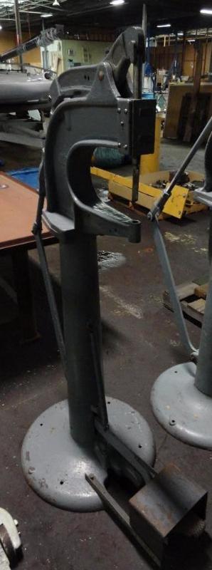 lot 263 image: Pedestal Foot Shear, 11" Throat, 60"...