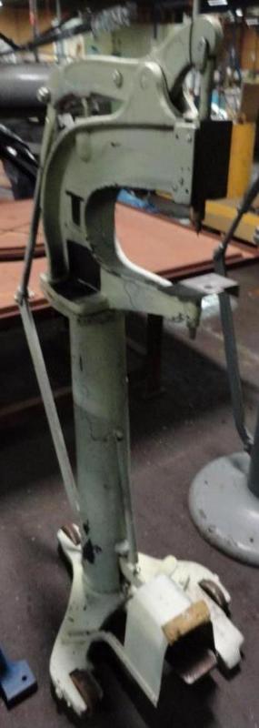 lot 264 image: Pedestal Foot Shear, 11" Throat, 60"...