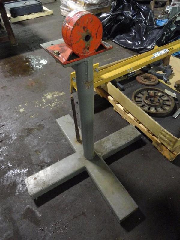 lot 283 image: Jiffy Cutter Bender on Pedestal...
