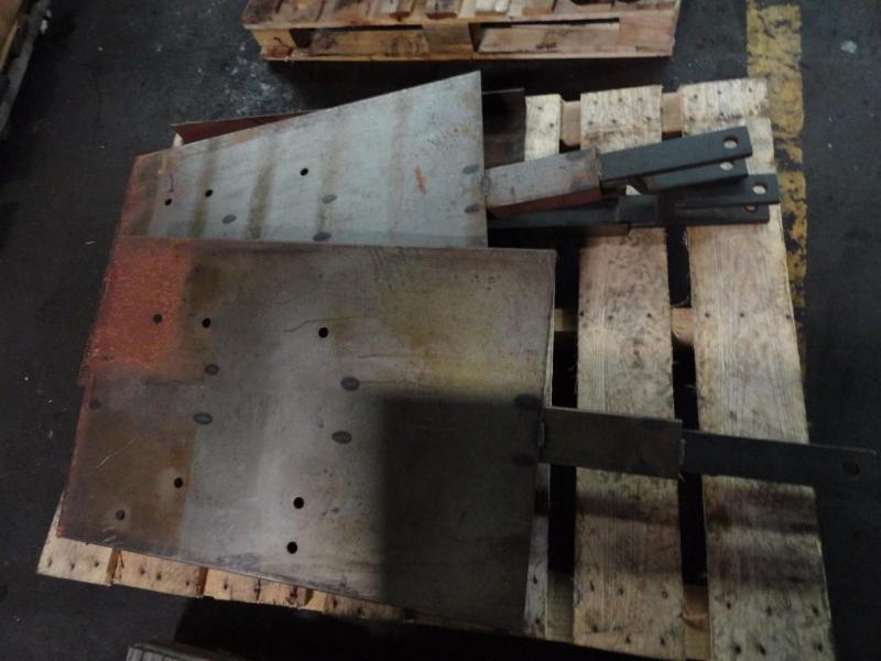 lot 284 image: (3) Hitch Platforms Aprroximate&nbsp20-14&q...