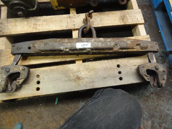 lot 326 image: Merrill Bros 12 Ton Drum Lifter